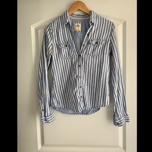 HOLLISTER BUTTON UP SIZE MEDIUM